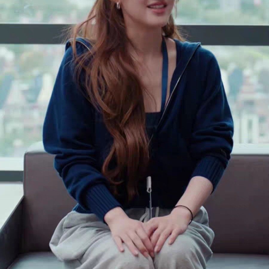 许我耀眼赵露思同款蓝色连帽针织开衫女秋季宽松休闲短款毛衣外套,女装/女士精品,毛针织衫,淘宝优惠券,粉丝福利购,淘宝优惠卷