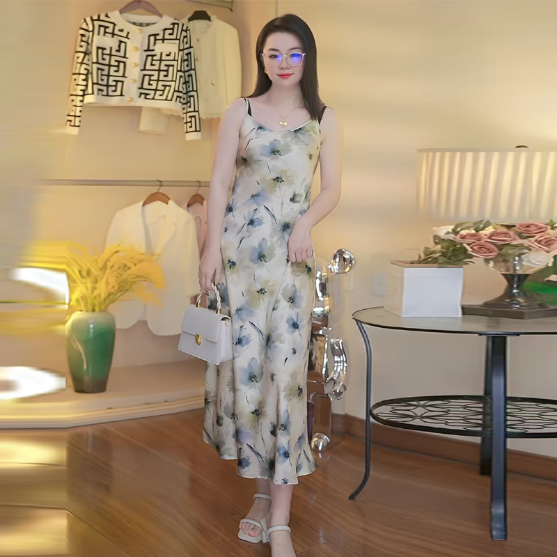 时尚气质打底单穿印花吊带连衣裙女夏韩版重磅缎面修身显瘦中长裙