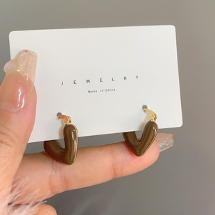 气质简约网红美拉德色系爱心耳环小众港风新款耳扣个性耳饰品7445