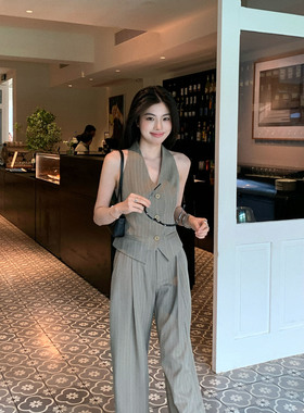 喂狗小面包‘高智老钱’克制又高级感老钱风女装夏竖条纹气质套装