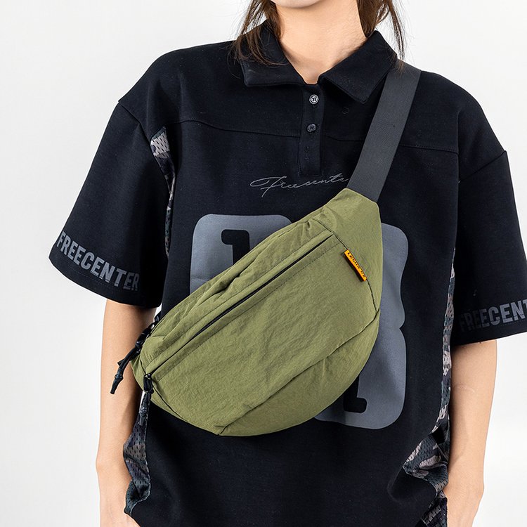 个性纯色胸包男潮牌日系简约斜挎包多功能运动腰包女骑行手机包包