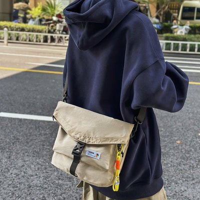 日系学生运动风斜挎包休闲小众户外徒步手机包情侣单肩健身小挎包