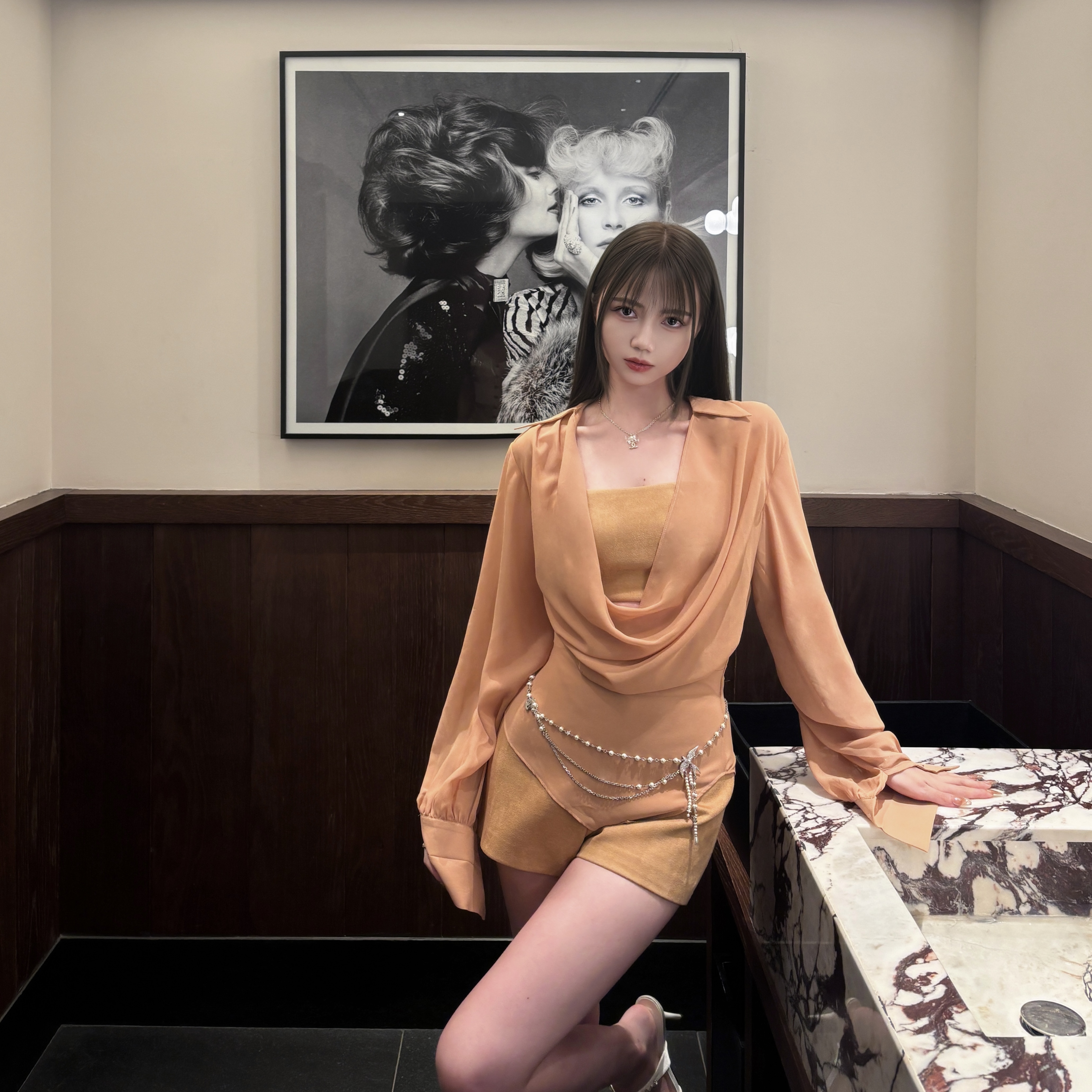 Elyssa 早秋性感辣妹荡领雪纺上衣气质棕色麂皮短裤韩系千金套装