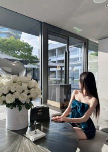 Elyssa明艳孔雀蓝 气质湖蓝不规则精致蝴蝶结丝绒抹胸上衣女春夏