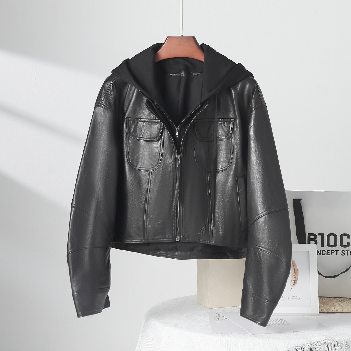 油蜡绵羊皮宽松连帽真皮皮衣