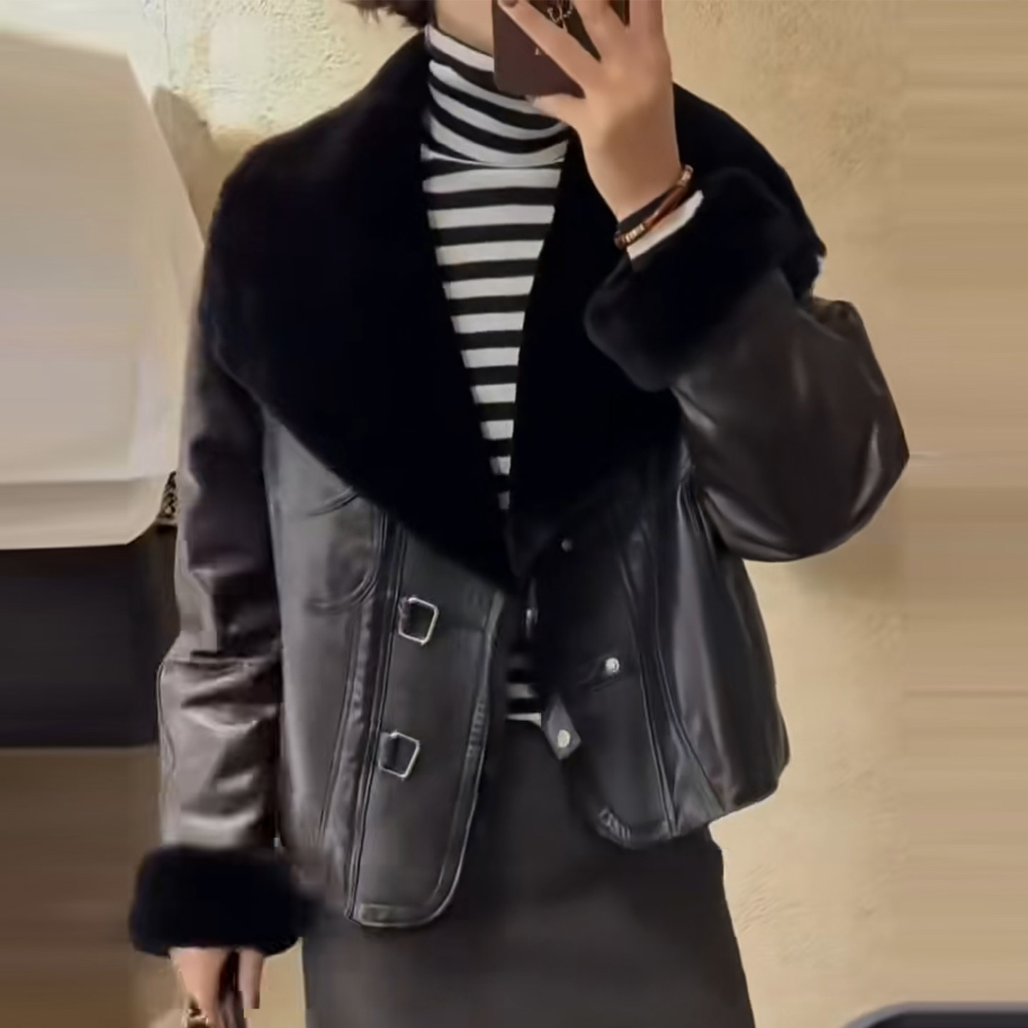 皮毛一体拼接真皮羽绒服女款2025新款冬季绵羊皮鹅绒时尚皮草外套,女装/女士精品,皮衣,淘宝优惠券,粉丝福利购,淘宝优惠卷