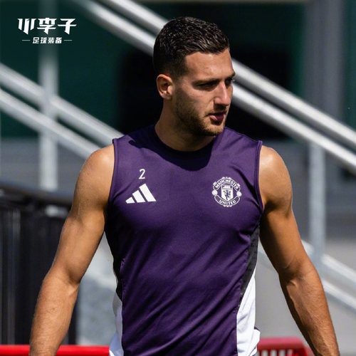 阿迪达斯曼联运动训练无袖训练服