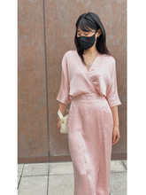 纯色真醋酸缎面丝滑质感国风连衣裙V领蝙蝠袖 高腰裙 左方露新中式