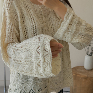 左方露开春穿搭钩花复古镂空麻花针织衫长袖宽松蕾丝圆领气质上衣