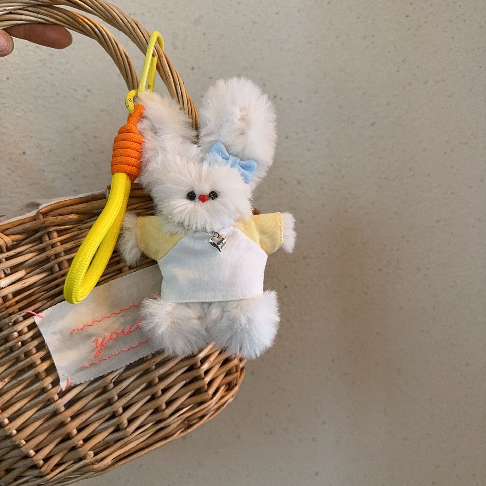 小红书同款白T毛绒小兔子公仔包包挂件 韩版可爱钥匙扣百搭挂饰女