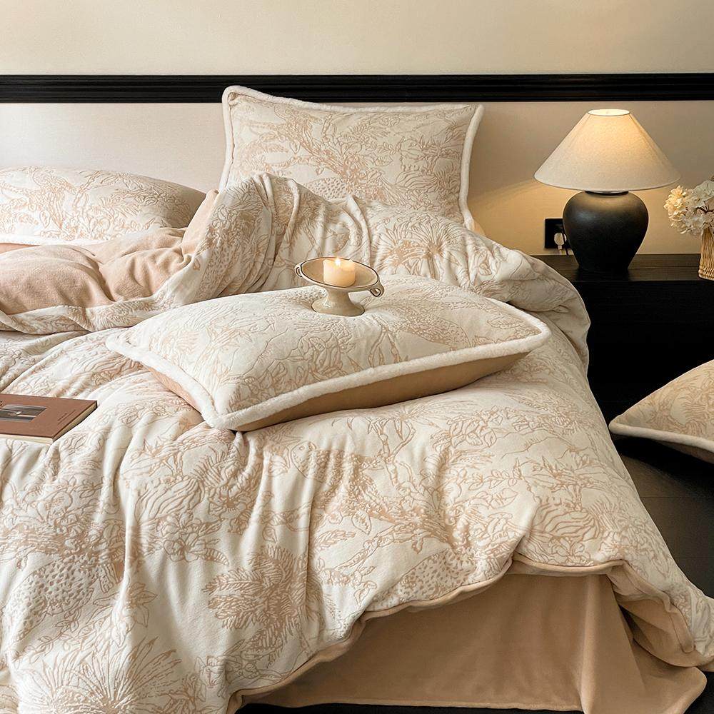 在耳边秋冬加厚雕花绒牛奶绒四件套简约双面毛绒床品套件床笠款,床上用品,床品套件/四件套/多件套,淘宝优惠券,粉丝福利购,淘宝优惠卷