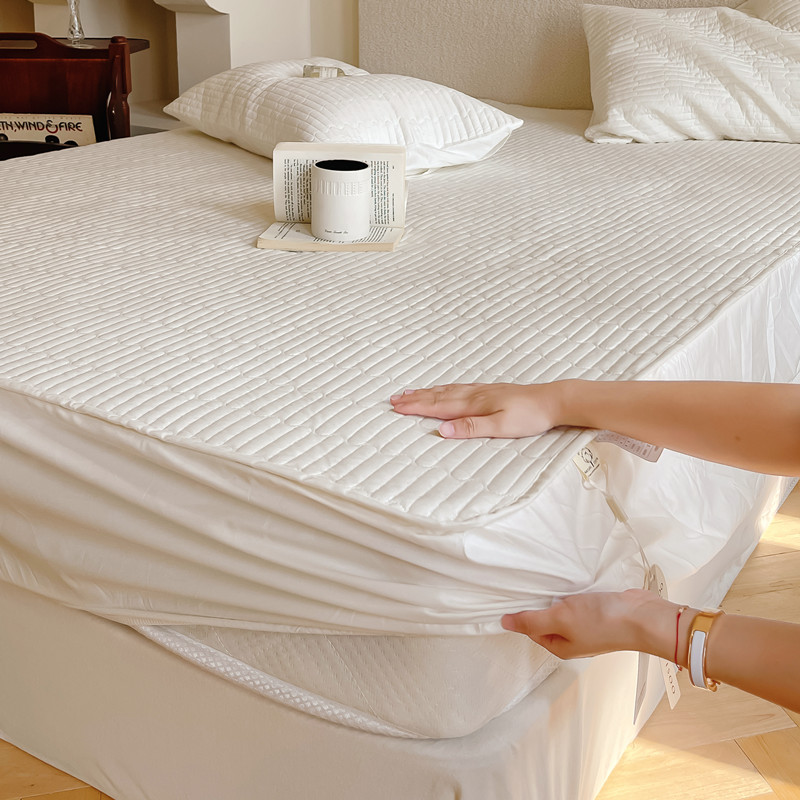 在耳边纯棉夹棉绗缝床笠