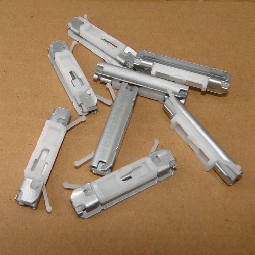宝马X3/X4/Z4前风挡A柱压条卡扣
