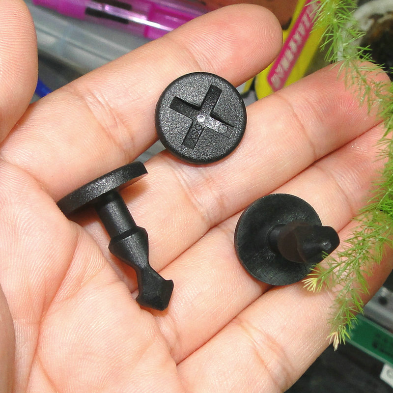 保时捷机舱护盖板雨刮导流板卡扣