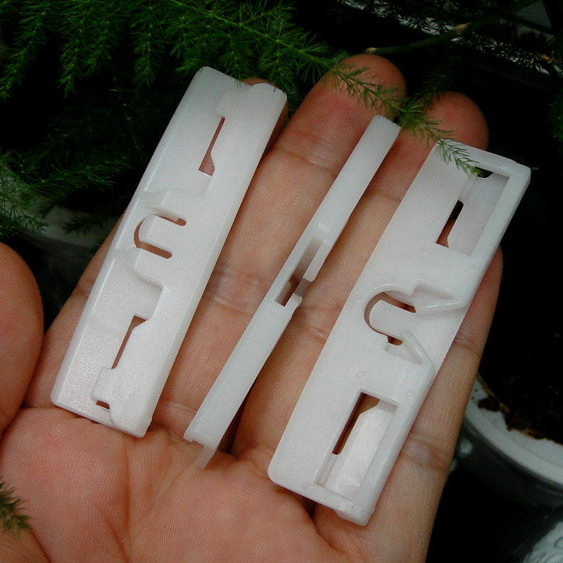 丰田前挡风玻璃外压条固定卡扣