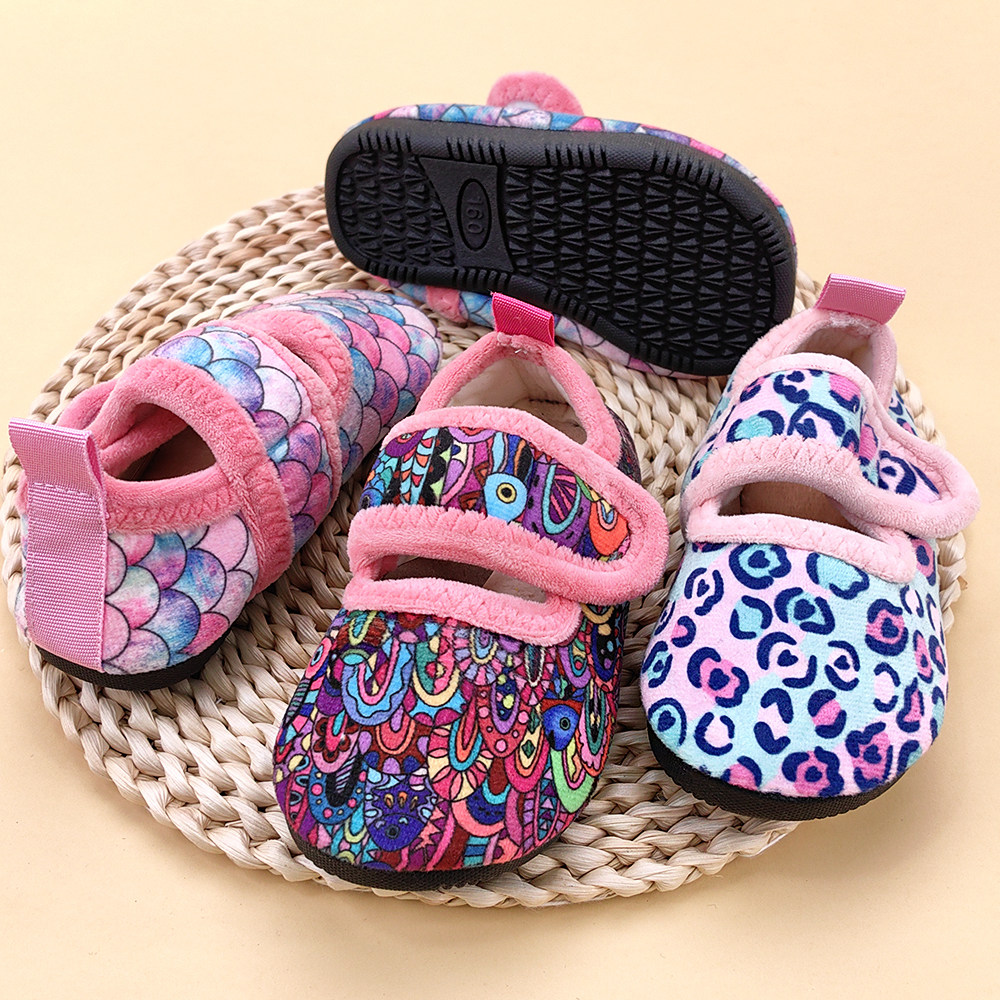 印花女童居家地板鞋秋冬季软胶底防滑袜鞋室内儿童棉拖鞋魔术贴