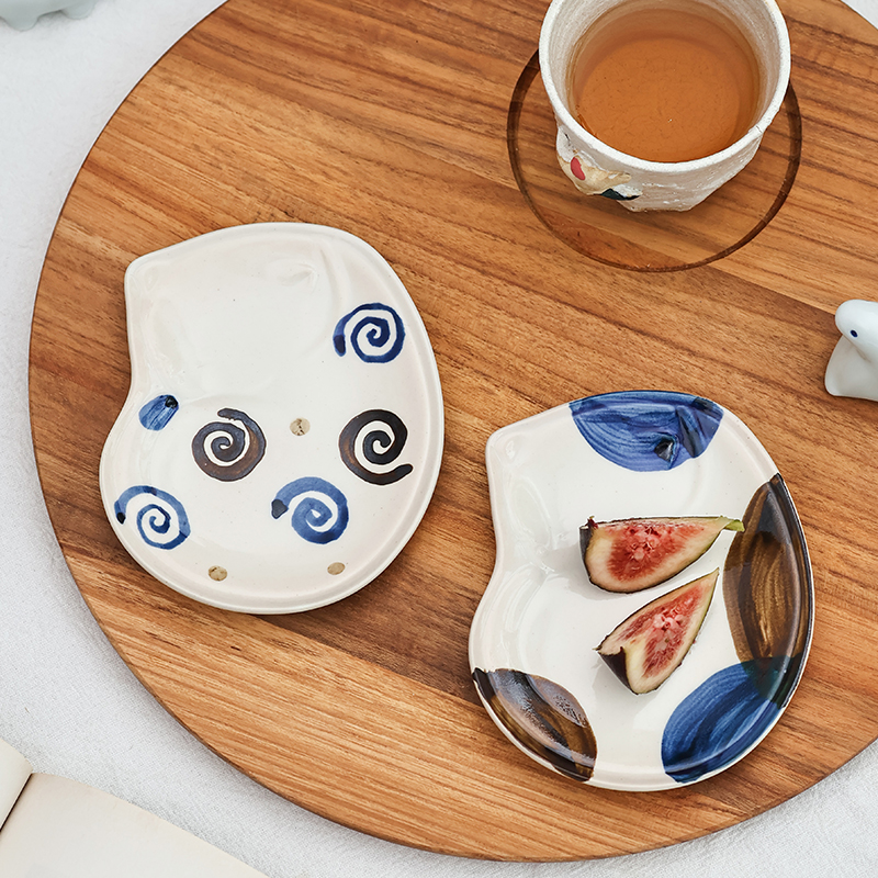 日本濑户烧陶瓷猫咪盘碟釉下彩