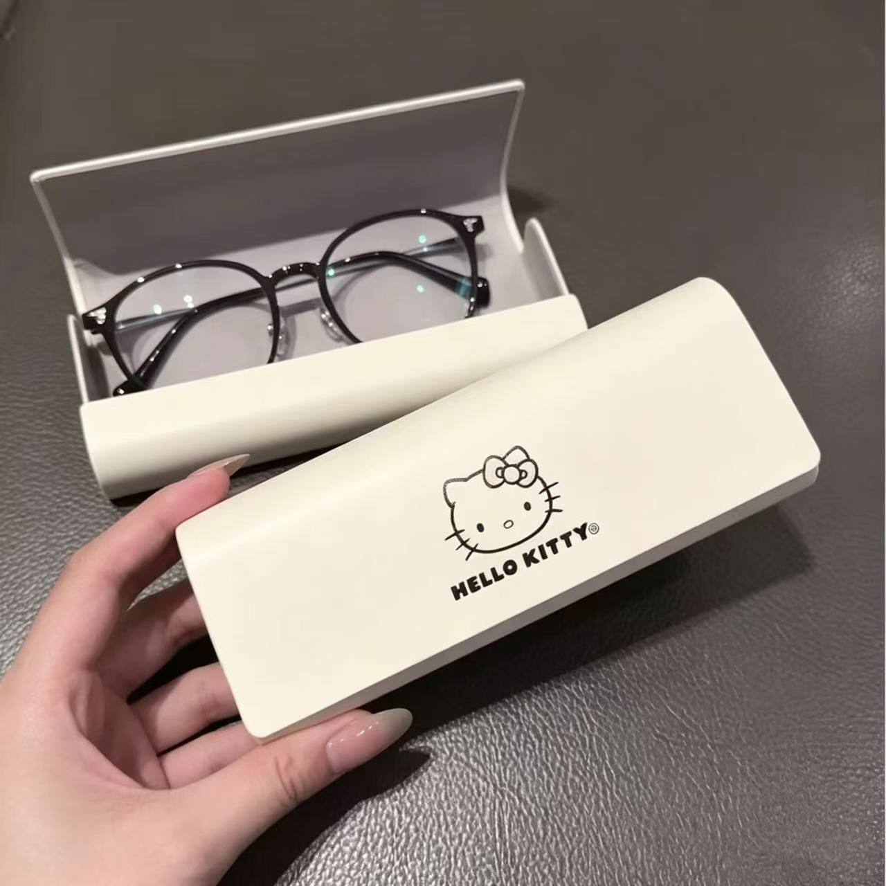 日系简约凯蒂猫眼镜盒磁