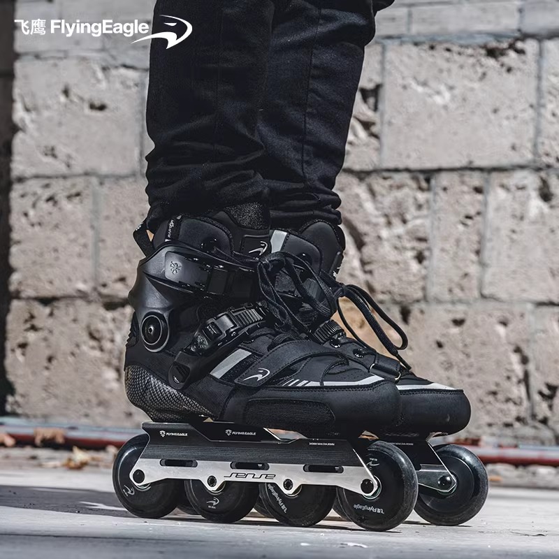 飞鹰猛禽成人一体纤维专业轮滑鞋