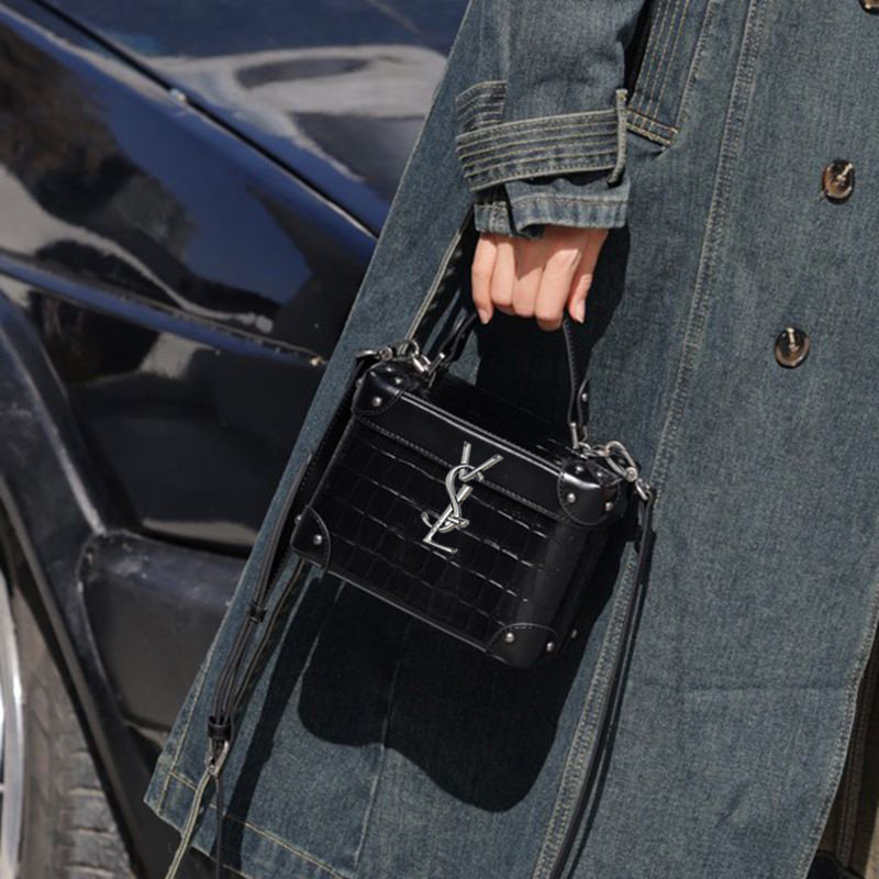 今年流行的盒子包锁扣手提鳄鱼纹饭盒包时尚百搭小众斜挎小包包潮
