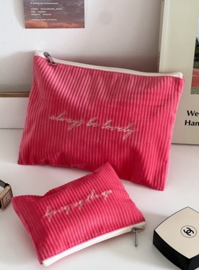 高级感超柔软/刺绣字母款烟熏玫瑰色灯芯绒化妆包收纳包数码包