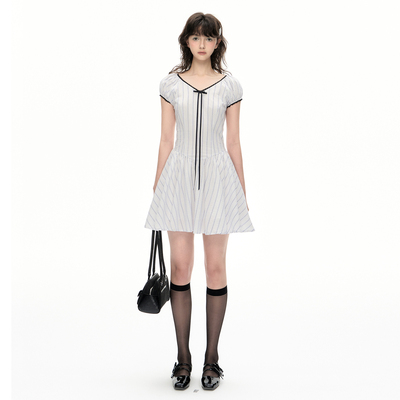 Romance Nanci v领撞色蝴蝶结蕾丝花边条纹短袖连衣裙