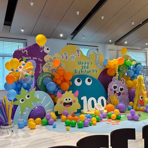 毛绒多巴胺小怪兽宝宝宴背景布置