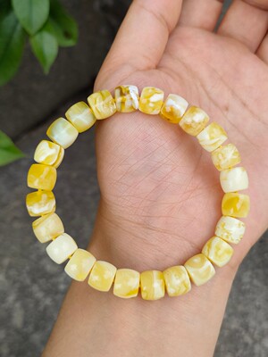 天然蜜蜡手串俄料白花11.29克，9+俄料金白妖花精工直切手串