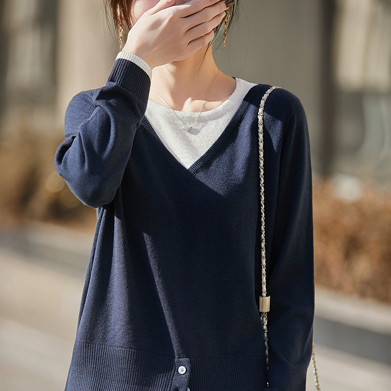 2026春新款精纺羊毛衫女圆领假两件拼色针织薄款毛衣宽松打底上衣