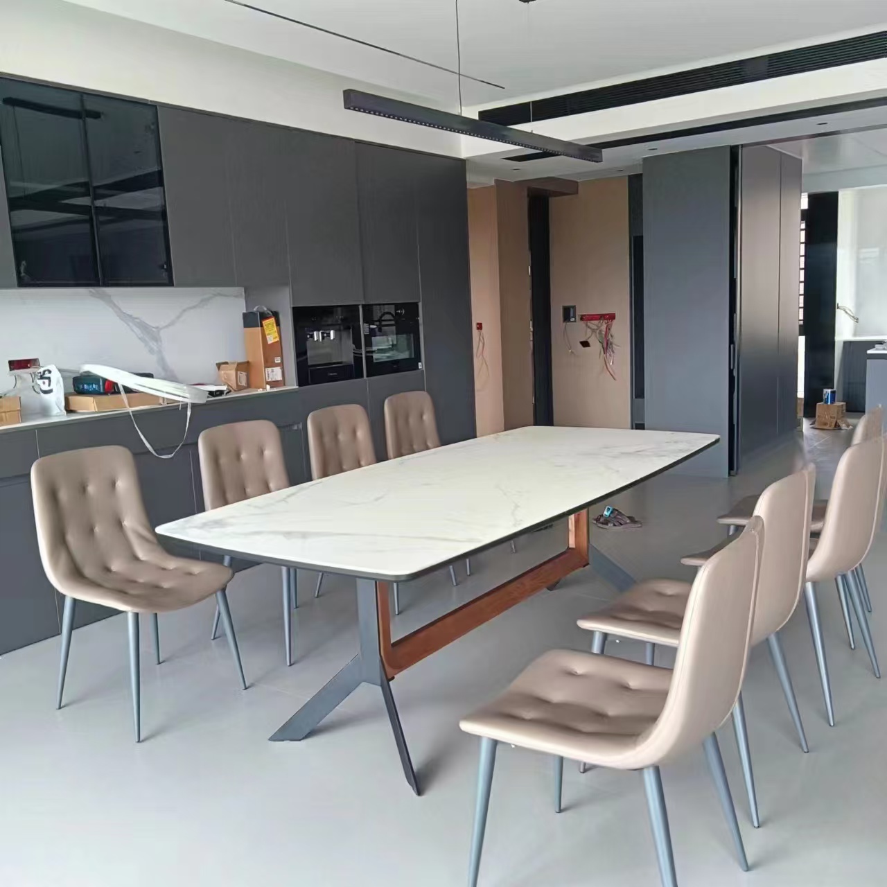 意斯特岩板餐桌天然轻奢风