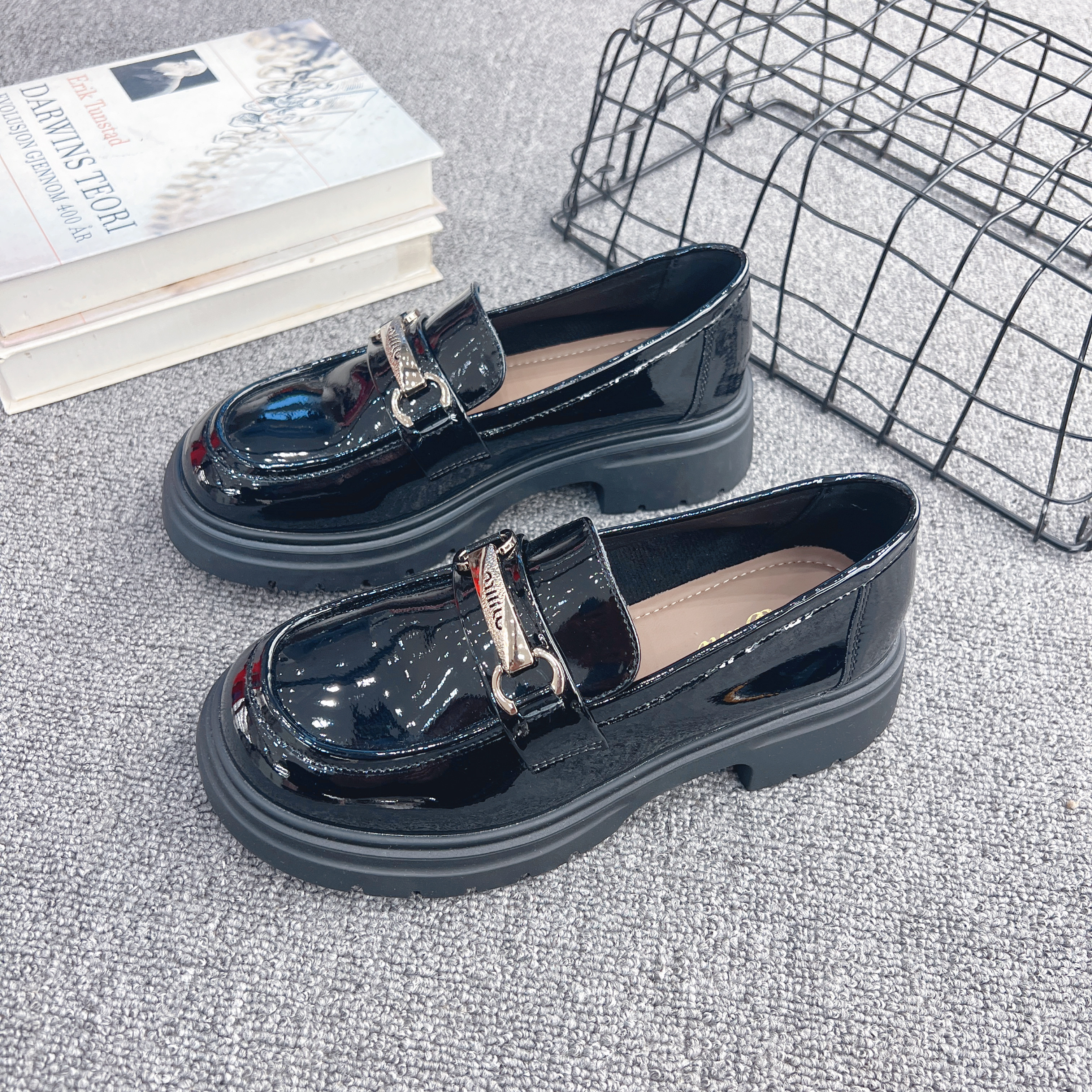 冰芙尼2025秋季新款女鞋舒适厚底休闲女鞋女单鞋女鞋235288