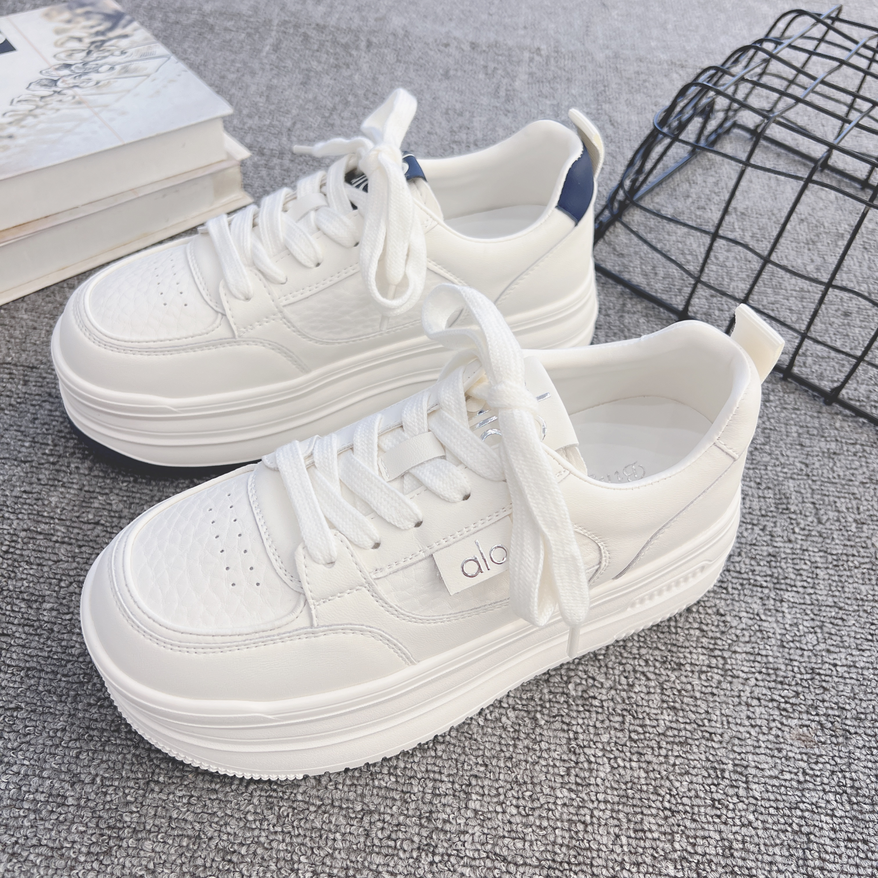 冰芙尼2025秋季新款女鞋舒适厚底真皮小白鞋休闲运动女单鞋67815