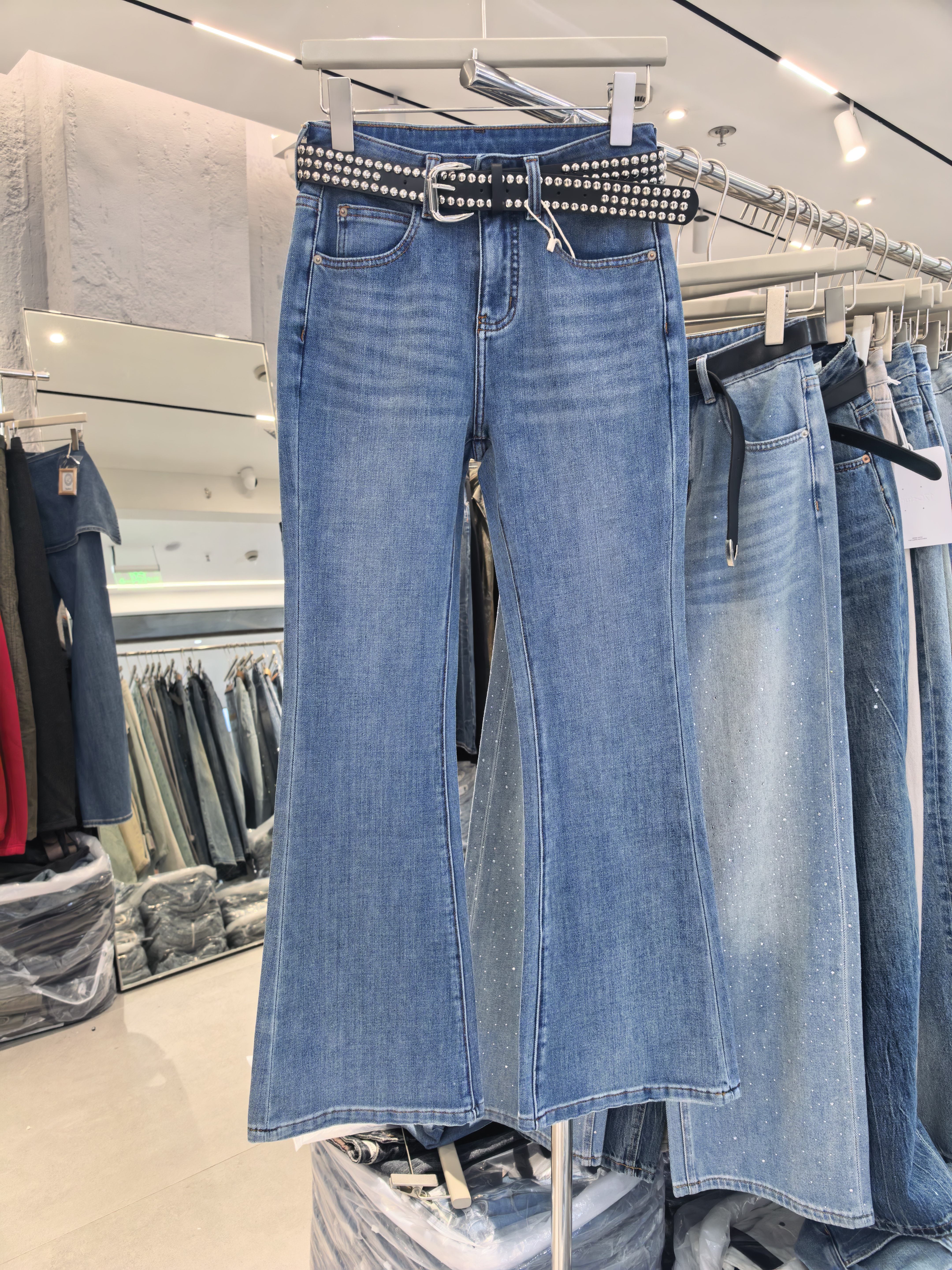 2026春季新款高腰修身时尚休闲百搭牛仔裤女欧货小个子喇叭九分裤