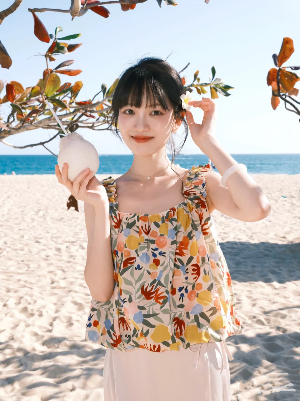 多巴胺海边穿搭上衣大理旅游碎花吊带娃娃衫泰国旅行沙滩吊带背心