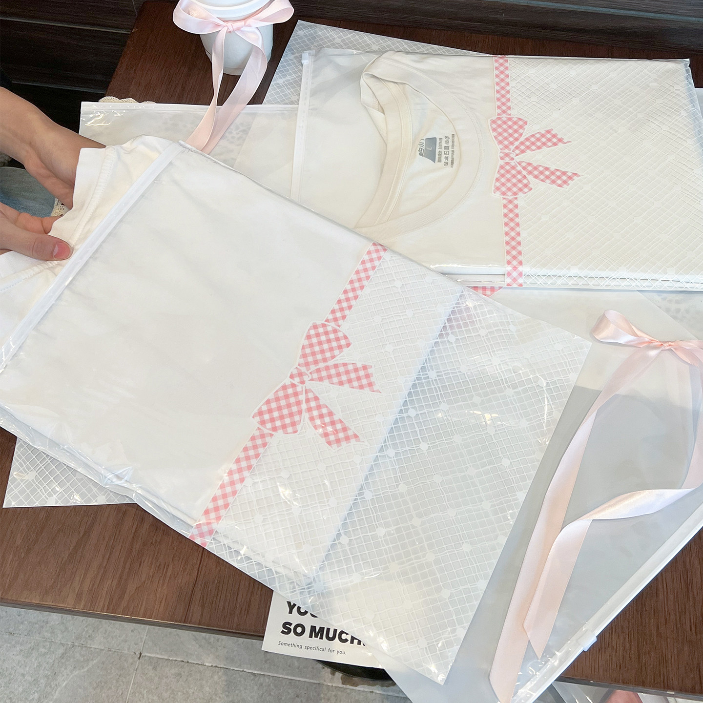新款粉色蝴蝶结半透明自封塑料服装包装袋拉链袋定制logo现货批发