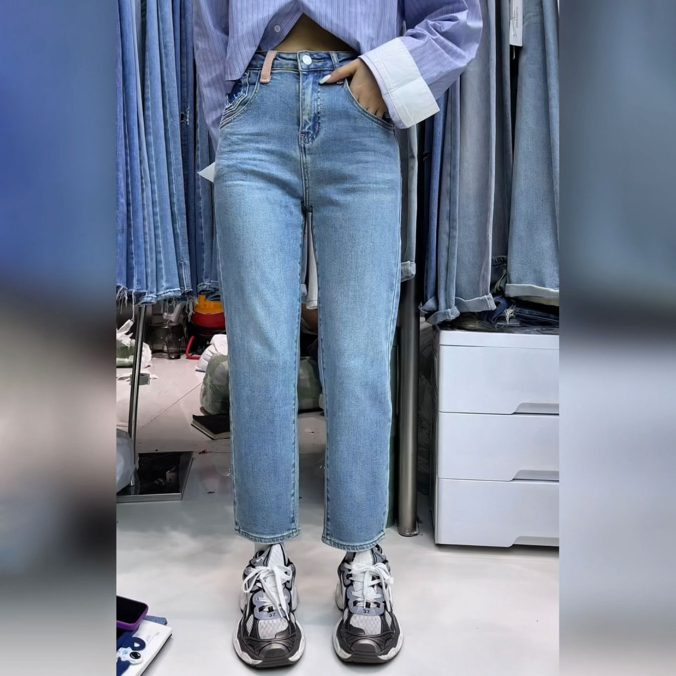 花匣子牛仔裤女62120弹力显瘦休闲浅蓝色九分小直筒粉标烟管裤