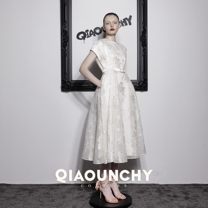 真丝浮雕提花 QIAOUNCHY俏云曦｜杏色法式优雅复古连衣裙25秋冬裙