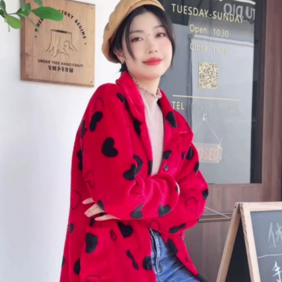 法兰绒罩衣俏丽桃心翻领无帽女工围裙