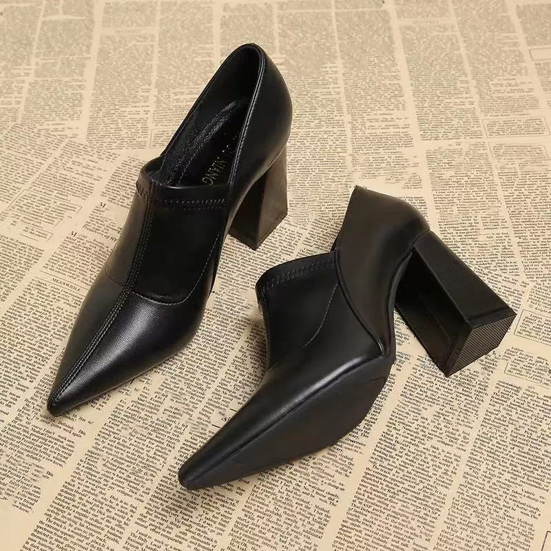 新款复古尖头高跟鞋女四季单鞋工作鞋单鞋通勤百搭显瘦黑色小皮鞋