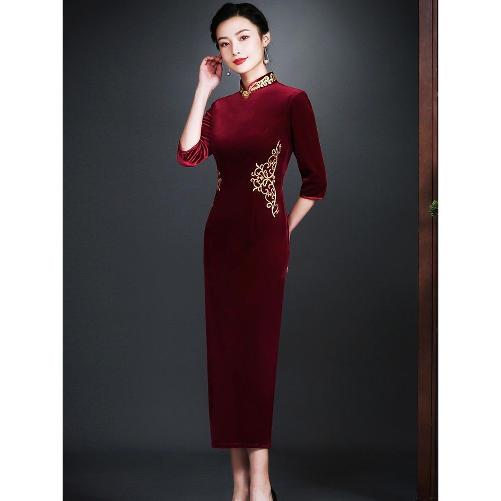 显年轻妈妈旗袍刺绣金丝绒婚宴装