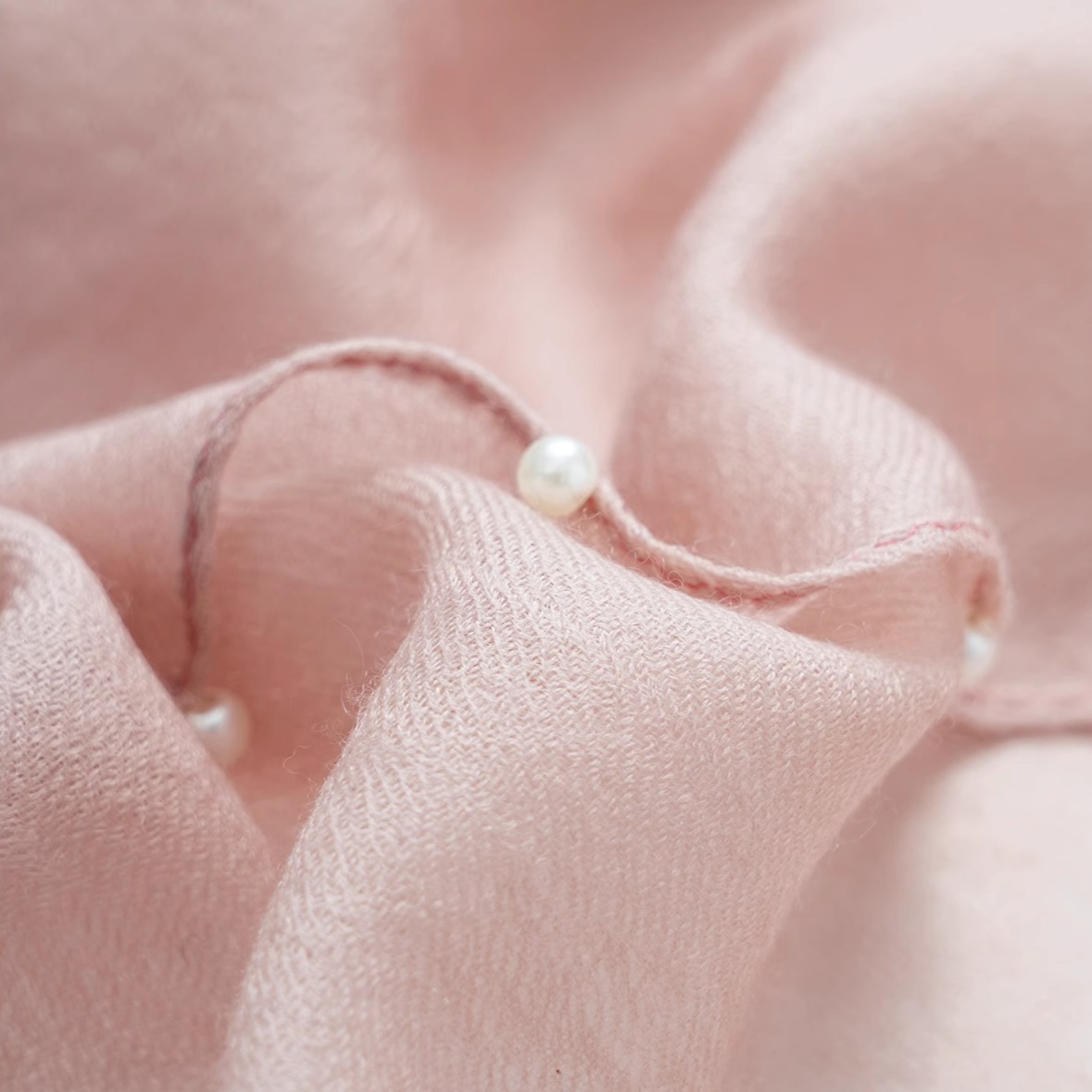 羊绒围巾珍珠女春秋季欧美轻奢高级小众高级感气质戒指绒保暖披肩