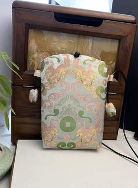 招财貔貅非遗宋锦真丝手机包百搭高级感国风小众设计新中式小包