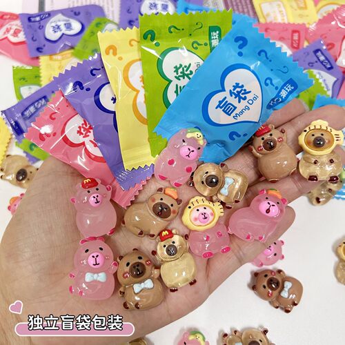 卡皮巴拉新品盲袋玩具可爱发光夜光卡通饰品小配件玩偶儿童礼物