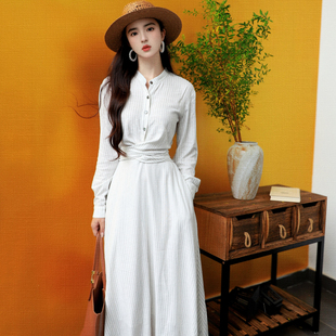 JUJU白茶清欢早秋新款通勤知性风白色条纹连衣裙女长袖衬衫裙长裙