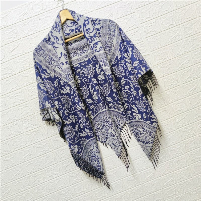 新疆青花瓷大方巾丽江披肩民族风围巾秋冬季双面加厚超大流苏围巾