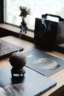 几上造物 陶制香炉 摹古缠枝纹熏炉 塔香小盘香线香香篆 文房雅物