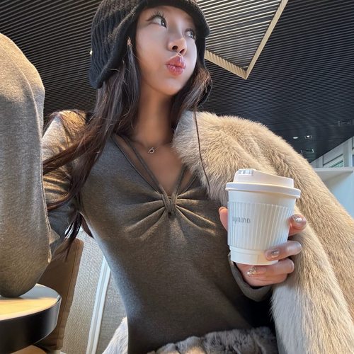 大瓶定制 chic小别致 挂脖暖肤绒修身打底衫女v领显瘦内搭上衣冬