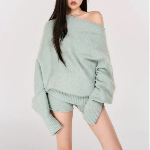 LY ANAN 薄荷曼波斜肩长袖软糯套装女宽松慵懒高级感针织上衣短裤