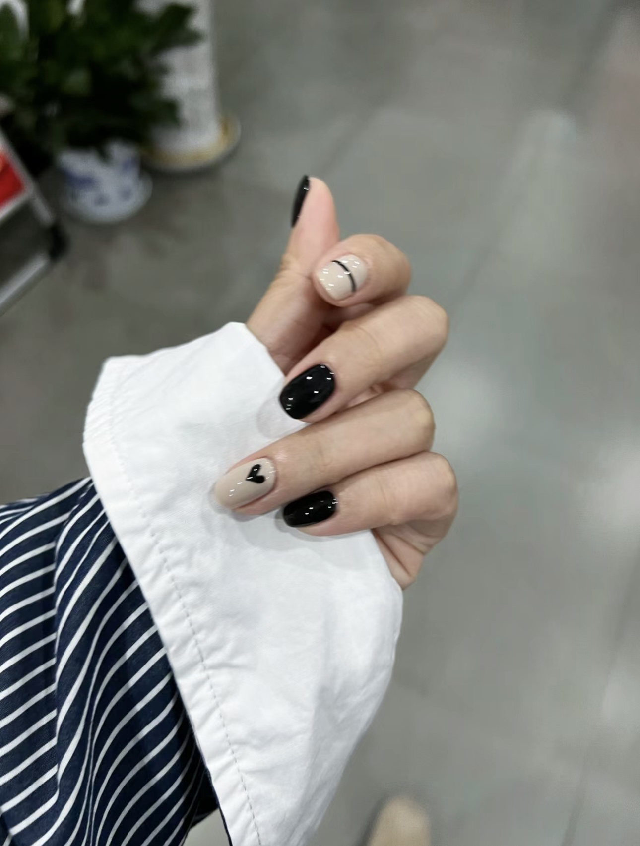 黑色米灰撞色爱心甜酷手工穿戴甲