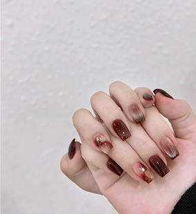 车厘子酒红晕染猫眼跳色新年美甲成品黄黑皮巨显白新娘手工穿戴甲